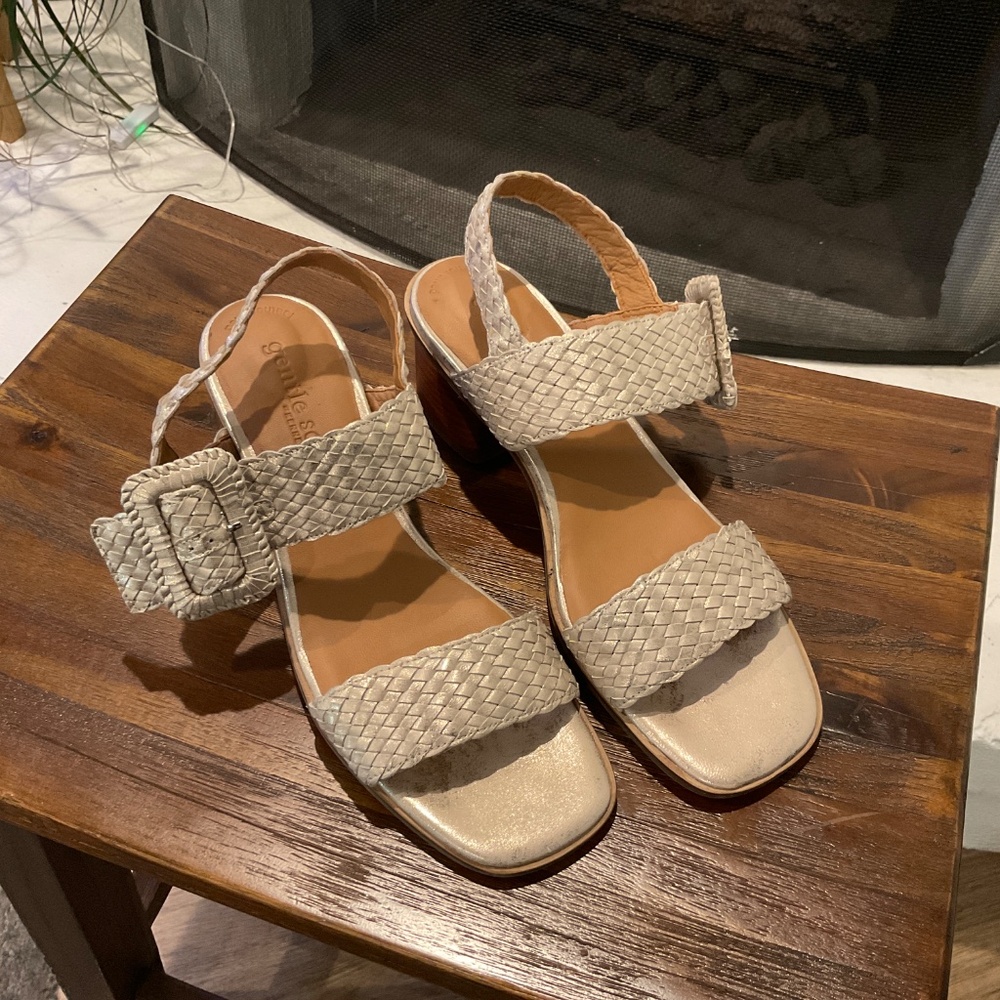 Gentle Souls Gentle Souls Madylyn Sandals Ice Metallic Size 7 - Picture 2 of 9